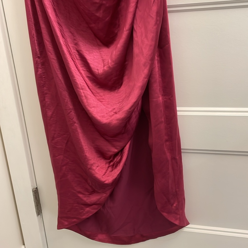 Elliatt Berry Cassini‎ Satin One Shoulder Ruched Midi Dress XL - $238 - Picture 5 of 15
